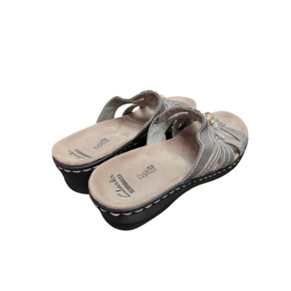 Clarks Collection Sandals Womens Size 7N Gray Soft Cushion Floral Comfort Slides - Picture 7 of 9